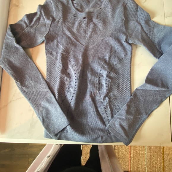 Alo Yoga Fitted Top - Picture 2 of 3